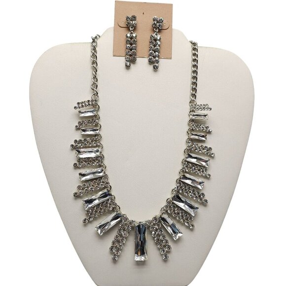Exquisite Silver Rhinestone Necklace Earrings Set With Dazzling Crystal Accents - Picture 1 of 12